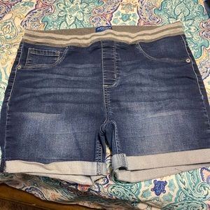 Girls plus size 18.5 shorts